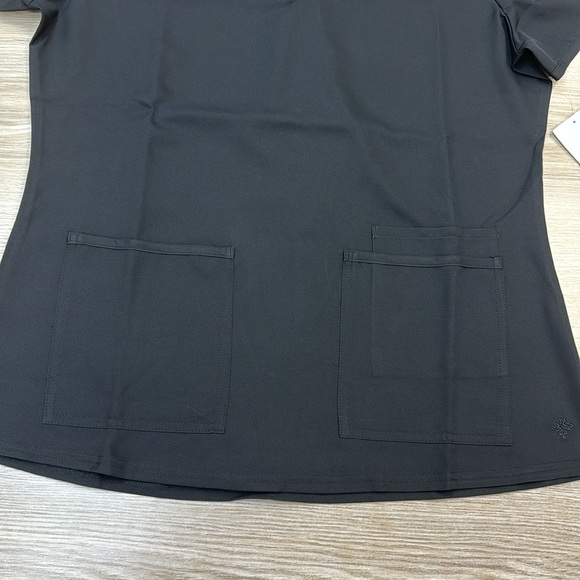 Med Couture 3-Pocket V-Neck Top Black Insight Scrub Top - Picture 2 of 4